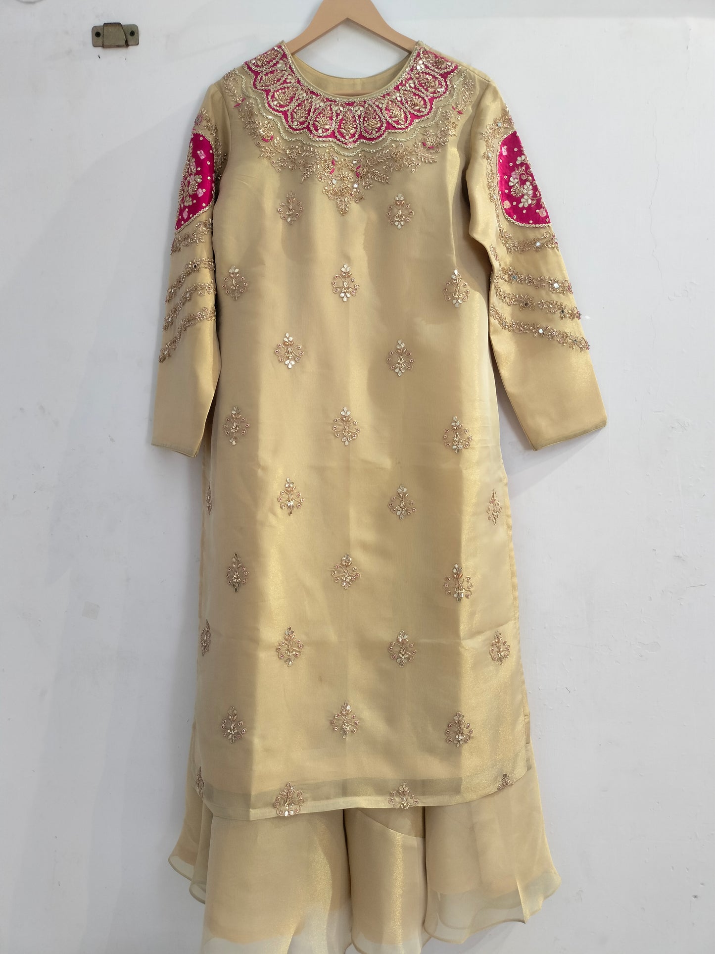 TRADITIONAL TISSUE SUIT